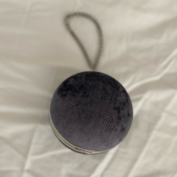 Circle evening bag - Picture 3 of 5